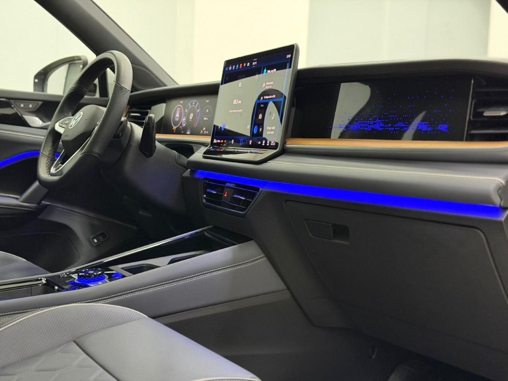 Volkswagen Tiguan R-Line — foto 12